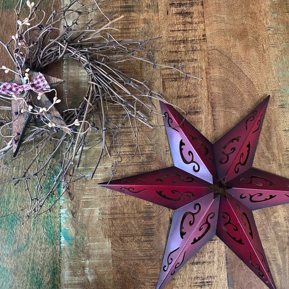 Rustic Red Metal Star and rustic small wreath